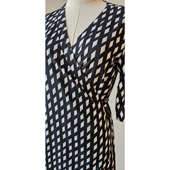 Banana Republic Women's Black White Diamond Print V-Neck Midi Wrap Dress Size 4 - Picture 2 of 6